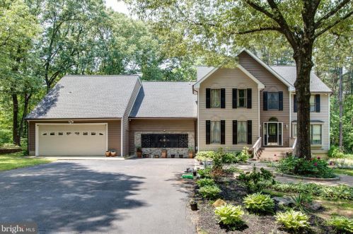 302 Goldenrod Dr, Riviera Beach, MD 21122-7114