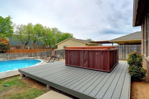 6321 Lake Side Dr, Fort Worth TX 76179 exterior