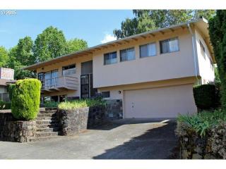 3418 Cora Dr, Portland, OR 97202-3380