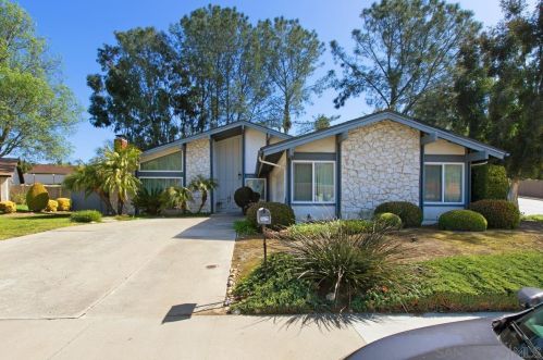 1679 Whitsett Dr, El Cajon, CA 92020-1362