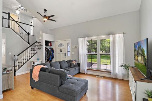 2380 Applewood Ln, Bull Valley, IL 60098-7489