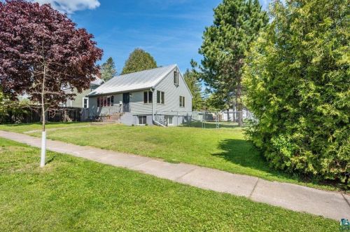 5025 Tioga St, Duluth, MN 55804-1663