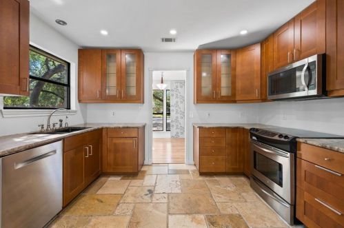 11905 Brookwood Rd, Austin TX  78750-2744 exterior