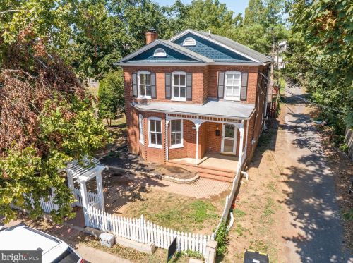 334 1st Ave, Charles Town, WV 25414-1812