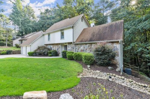 230 Back Tee Ct, Roswell, GA 30076-3550