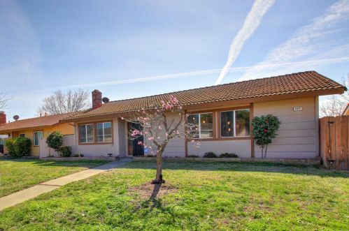 8974 El Oro Plaza Dr, Elk Grove, CA 95624-2646