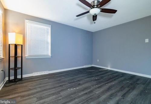 127 Berkley Ave, Mount Royal, NJ 08061-1024