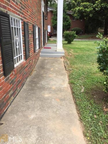 449 Charter Oak Dr, Atlanta GA  30331-3718 exterior