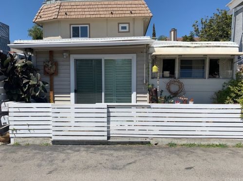 102 Welcome Ln, Seal Beach, CA 90740-5974