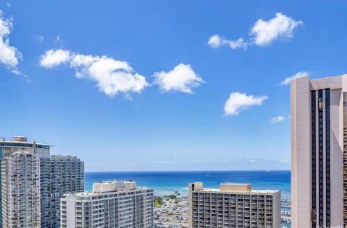 1700 Ala Moana Blvd, Honolulu HI  96815-1415 exterior