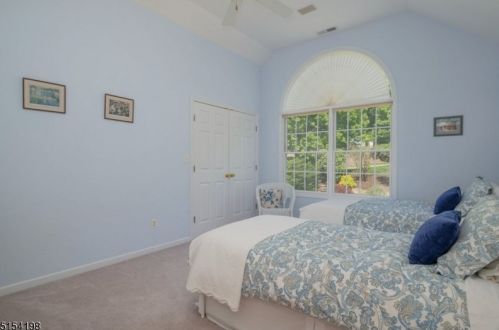 33 Roc Etam Rd, Dover NJ  07869-2427 exterior