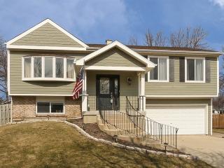 1016 Struckman Blvd, Hanover Park, IL 60103-5728
