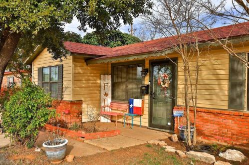 2742 23rd St, Abilene, TX 79605-5946
