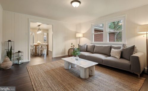 564 Lampeter Rd, Lancaster PA  17602-4010 exterior