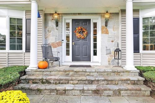 9 Lazy Brook Rd, Huntington, CT 06484-3460