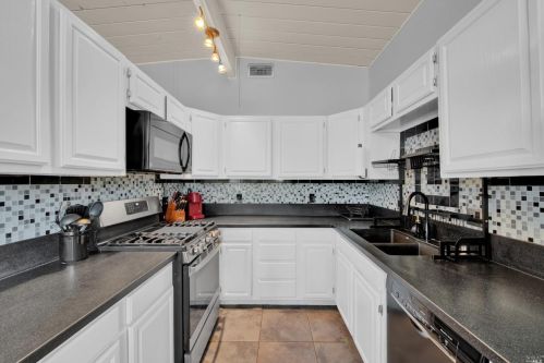 348 Fir St, Vacaville, CA 95688-2606