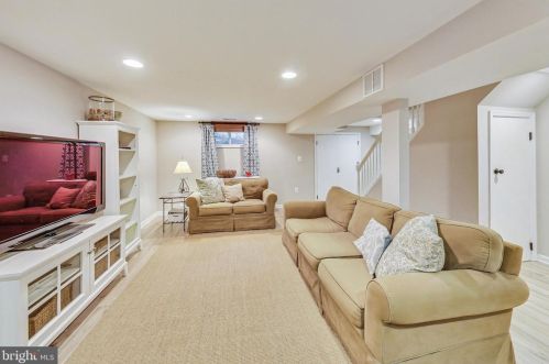 1506 Live Oak Dr, Silver Spring MD 20910-1543 exterior