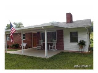 40 Reynolds Dr, Canton, NC 28716-9211