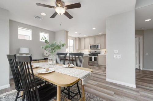 2010 Freesia Ave, Simi Valley CA  93063-3534 exterior