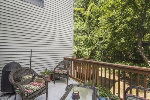 71 Overlook Dr, Hackettstown NJ  07840-4610 exterior