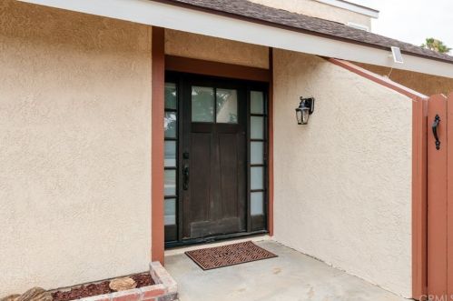 8450 Tamarind Ln, Riverside CA  92509-5169 exterior