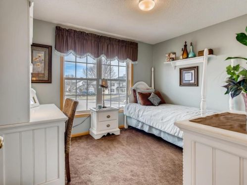 8028 Greenbriar Ln, Saint Paul MN  55125-8472 exterior