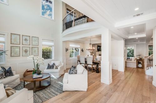 1135 18th St, Manhattan Beach, CA 90266-2951