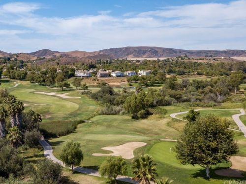 238 Country Club Dr, Simi Valley CA  93065-7629 exterior