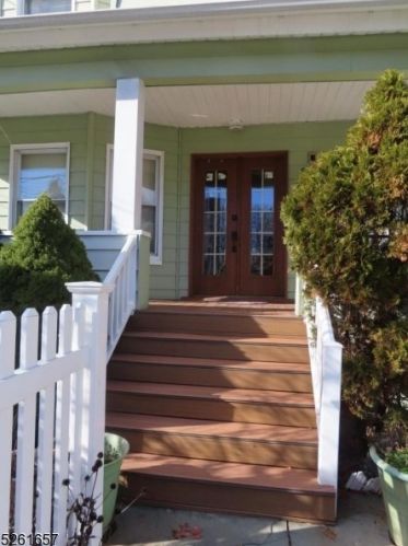 11 Valley Rd, Town Center, NJ 07052-4562