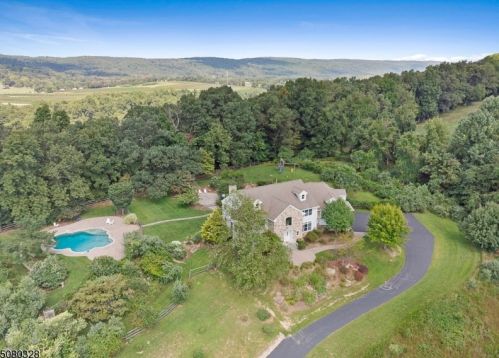 3 Indian Ln, Califon, NJ 07830-3200