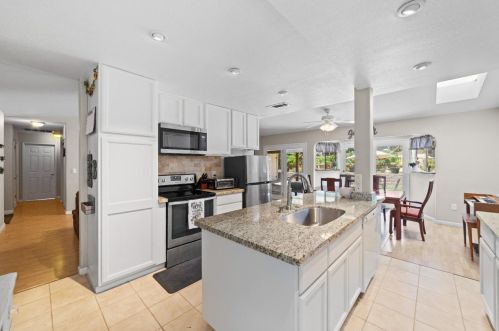 9225 Pershing Ave, Citrus Heights, CA 95662-4803