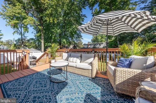 1213 Oakwood Rd, Tavistock NJ exterior