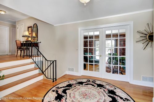 9 Fox Hill Rd, Middletown NJ exterior