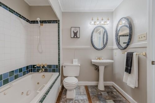 1939 Rambling Rdg Ln, Carrollton TX 75007-3154 exterior