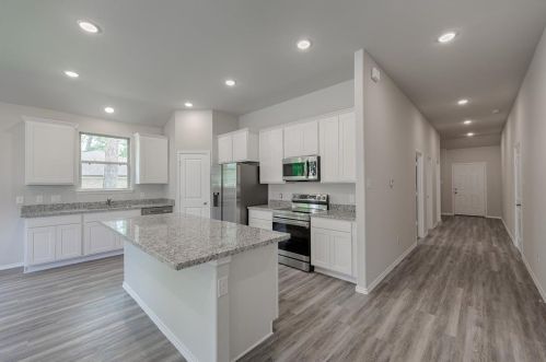 603 Spruce Dr, Conroe, TX 77302-1189