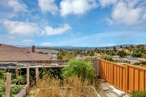 1924 Marineview Dr, San Leandro CA 94577-5315 exterior