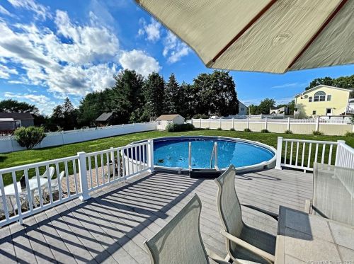105 High St, Wapping, CT 06074-1343