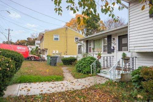 238 Pearl Lake Rd, Waterbury, CT 06706-2526