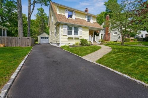10 Westview Rd, Town Center, NJ 07052-3118