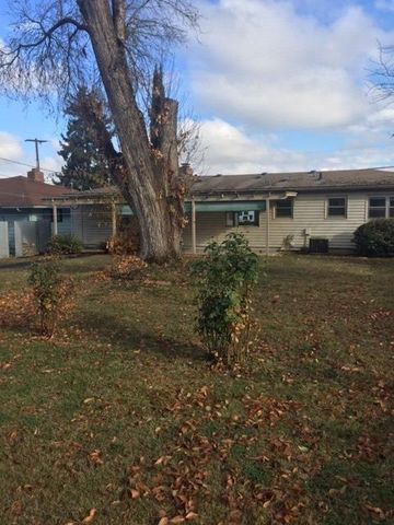 326 Oak Grove Rd, Medford, OR 97501-2128