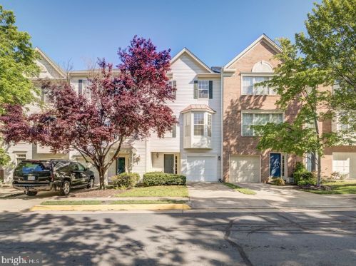 2441 Clover Field Cir, Herndon VA  20171-4313 exterior