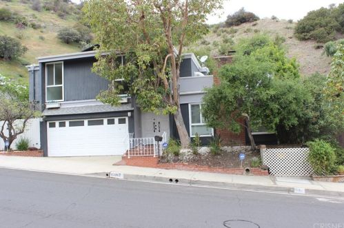 17067 Escalon Dr, Van Nuys CA  91436-4042 exterior