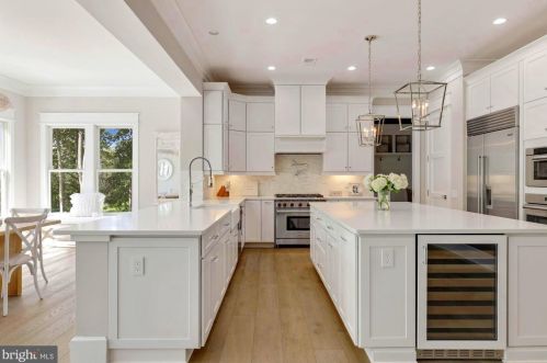 1044 Manning St, Great Falls, VA 22066-1922