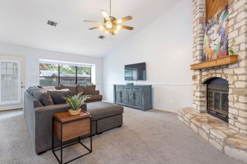 3904 Beaconsdale Dr, Austin TX  78727-2956 exterior