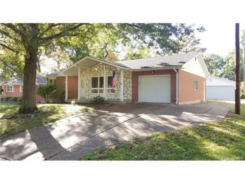 214 Parkmanor Dr, Columbia, IL 62236-1128