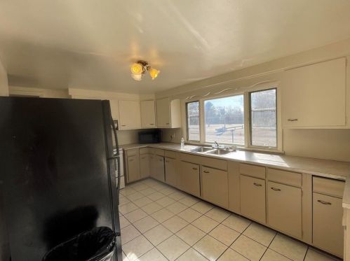 436 Shore Rd, Warwick, RI 02889-1326