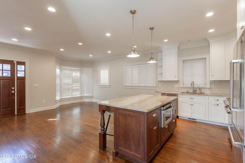 3 Benedict Ct, Greenwich CT  06830-5319 exterior