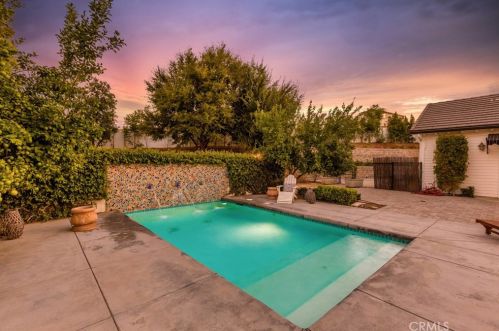 1015 Tiger Tail Dr, Riverside CA  92506-5423 exterior