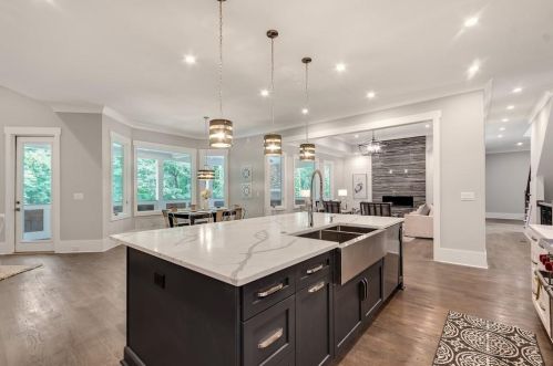 367 Herrington Dr, Atlanta GA  30342-3819 exterior