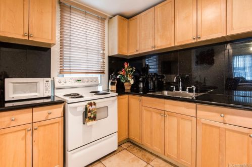 240 Liliuokalani Ave, Honolulu HI 96815-3529 exterior